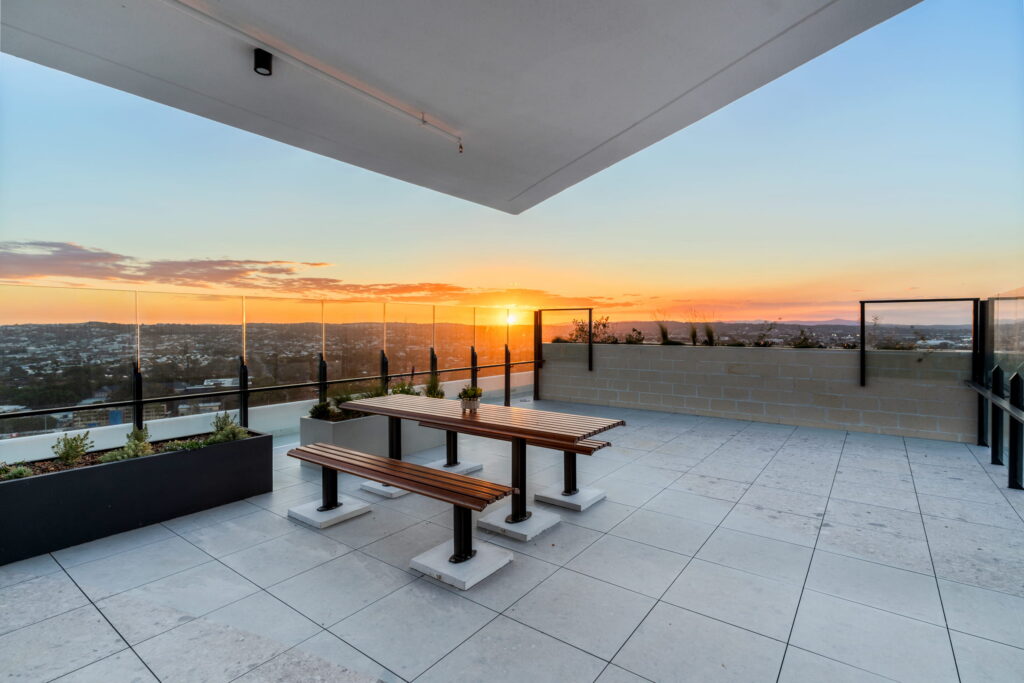 ONE_Sunset_Lounge_GWH-5.jpg