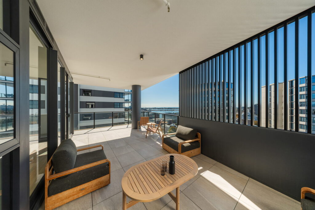 ONE_Balcony_Lounges_1505_2040x1360.jpg