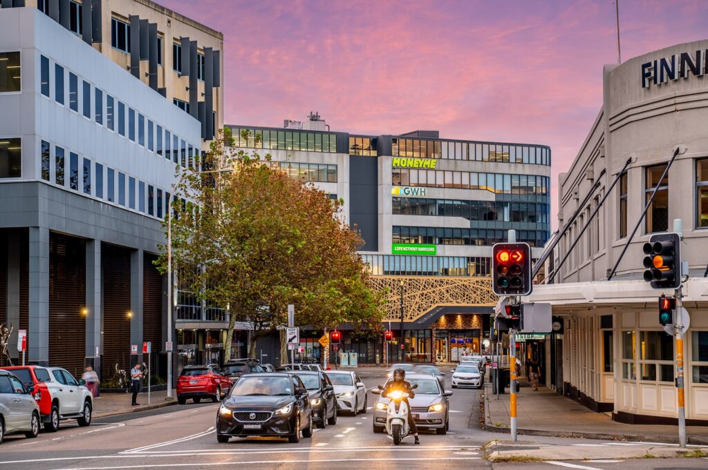 GWH_Darby_Plaza_Commercial_Office_Facade_2000x1330